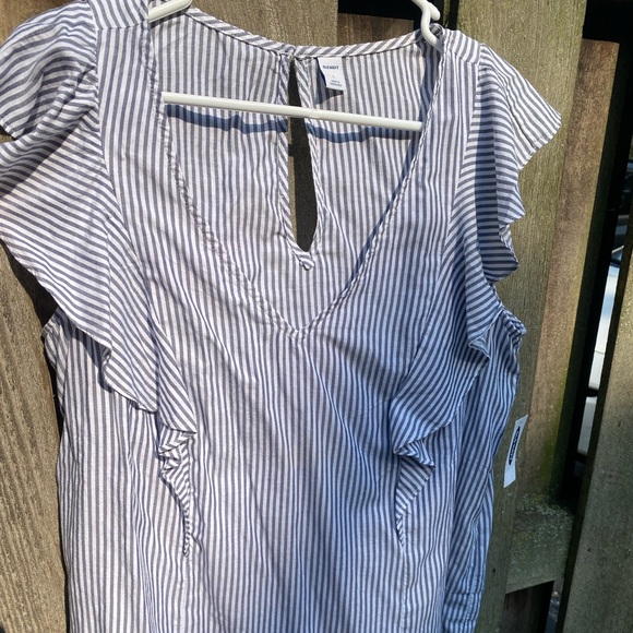 NWT Old Navy Lightweight Ruffle Stripped Top - Picture 4 of 8